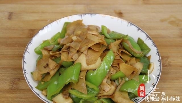 2张豆皮,3个青椒,做出来的青椒豆皮,好吃又美味