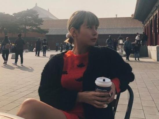 那个“宁愿坐在宝马里哭”的拜金女孩马诺，十年过去，她笑了吗