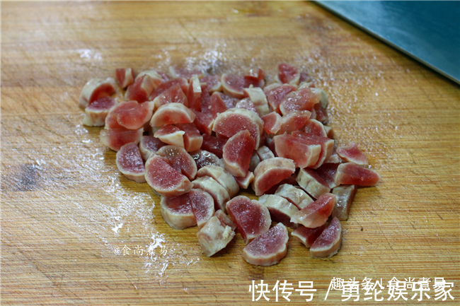 秋天,不妨试试此款焖饭,简单快捷又好吃,增强身体免疫力