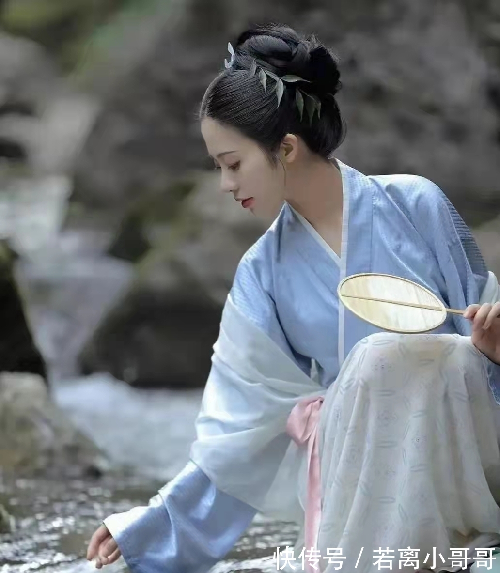 登高$七言绝句:别绪乡愁唯寄月,滴滴玉漏断人肠