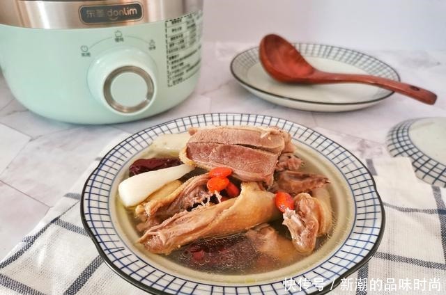 养生锅|一鸽胜九鸡,天冷多喝鸽子汤,这样炖汤鲜美味无腥味,营养滋补