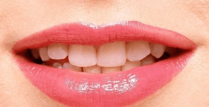 哑光 你适合涂口红还是涂唇釉?弄清楚3件事,可能你就明白了