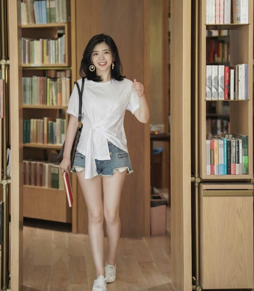 配饰|三木就是厉害，一身Zara单品也能穿出高级感，论时髦混搭就没输过