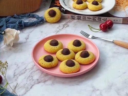 香甜酥脆的红豆沙小酥饼,口感香甜掉渣,孩子一口气可以吃3个