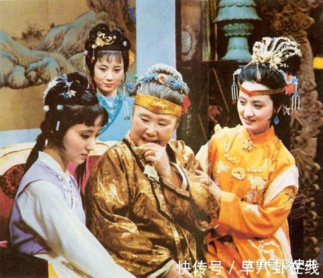 警告$初次见面,王夫人连用两个词语警告黛玉,黛玉一个反问,完美回击