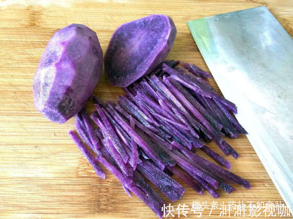 紫土豆丝|它是天然“褪黑素”，每天一盘，美白淡斑，补水嫩肤，皮肤晒不黑