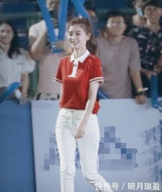 跑男|上帝给了杨颖“动漫脸”,却忘了她的腿型,穿上白裤子后腿围亮了