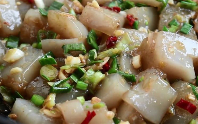 教你在家轻松制作凉粉,掌握好淀粉和水的比例,做出来才筋道好吃