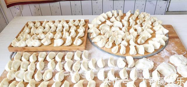 美味|饺子别再煮着吃，教你这样做，外皮金黄酥脆，馅料滑嫩流汁，美味