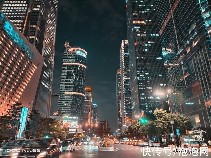 和平精英|iQOO Neo5S手机评测 骁龙888搭配独显芯片Pro