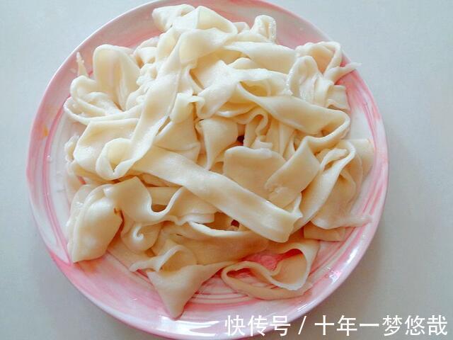 看我家周末午餐，饭菜一锅出，荤素搭配省钱省力，真好吃