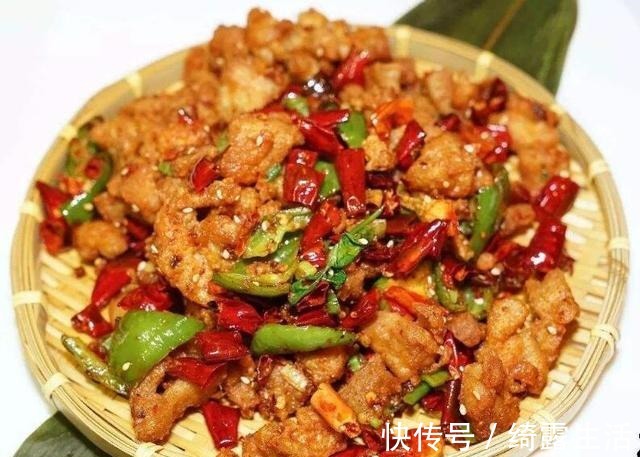 中国人|美食推荐什锦菠萝饭,家常红烧排骨,腊肉土豆片,香酥辣子鸡