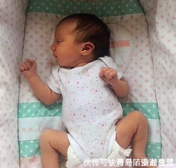 胎儿|做B超时胎儿总是捂着脸,宝宝生出后医生“彻底傻住”