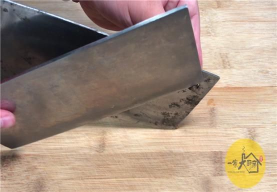 才发现,菜刀上圆孔有个厉害用法,现在知道还不晚,太多人收藏了