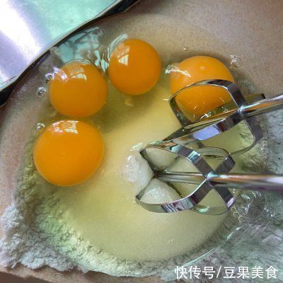 好吃到流泪的养生古早红枣坚果蛋糕,连吃三天都不够