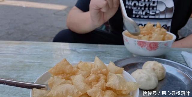 这家|这家有30年历史的油茶馆,从小吃到大口味,一碗油茶要5元钱