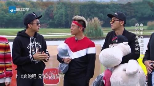 孙俪|邓超请跑男团吃饭卡里没钱,开免提质问孙俪,娘娘7字回复太实诚