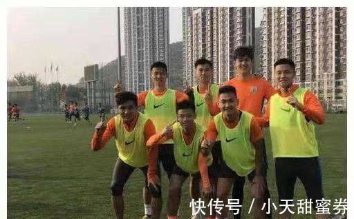李霄鹏|李霄鹏的4大争议球员全离队!郝伟再次送走李霄鹏签下的长约球员