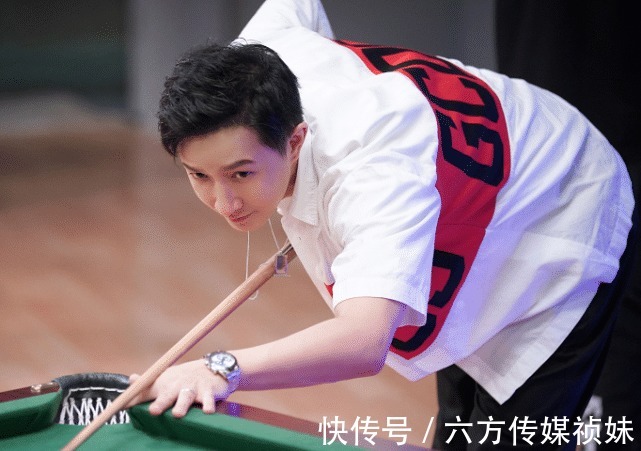 队长|《这就是街舞》最新队长海报，其他人都斜着站，韩庚却要搞特殊