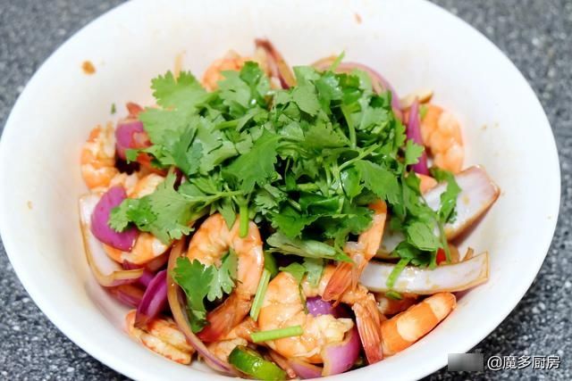 家宴|一斤虾做一盘菜，营养美味做法简单，可以列入中秋家宴菜单了