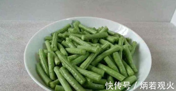 炒豇豆,不要焯水或者过油,炒前加1步,出锅又翠绿又脆嫩入味