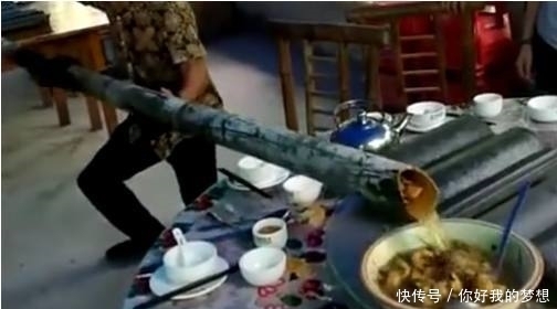 85后夫妻在山上开了一个饭店,为了招揽客人,想出这样的办法,