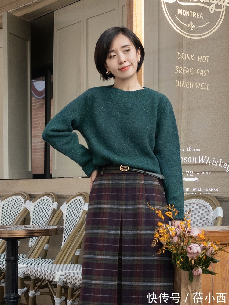 小个子 裙子别乱买,2022年流行“过膝不过踝”的半身裙,遮肉显瘦还百搭