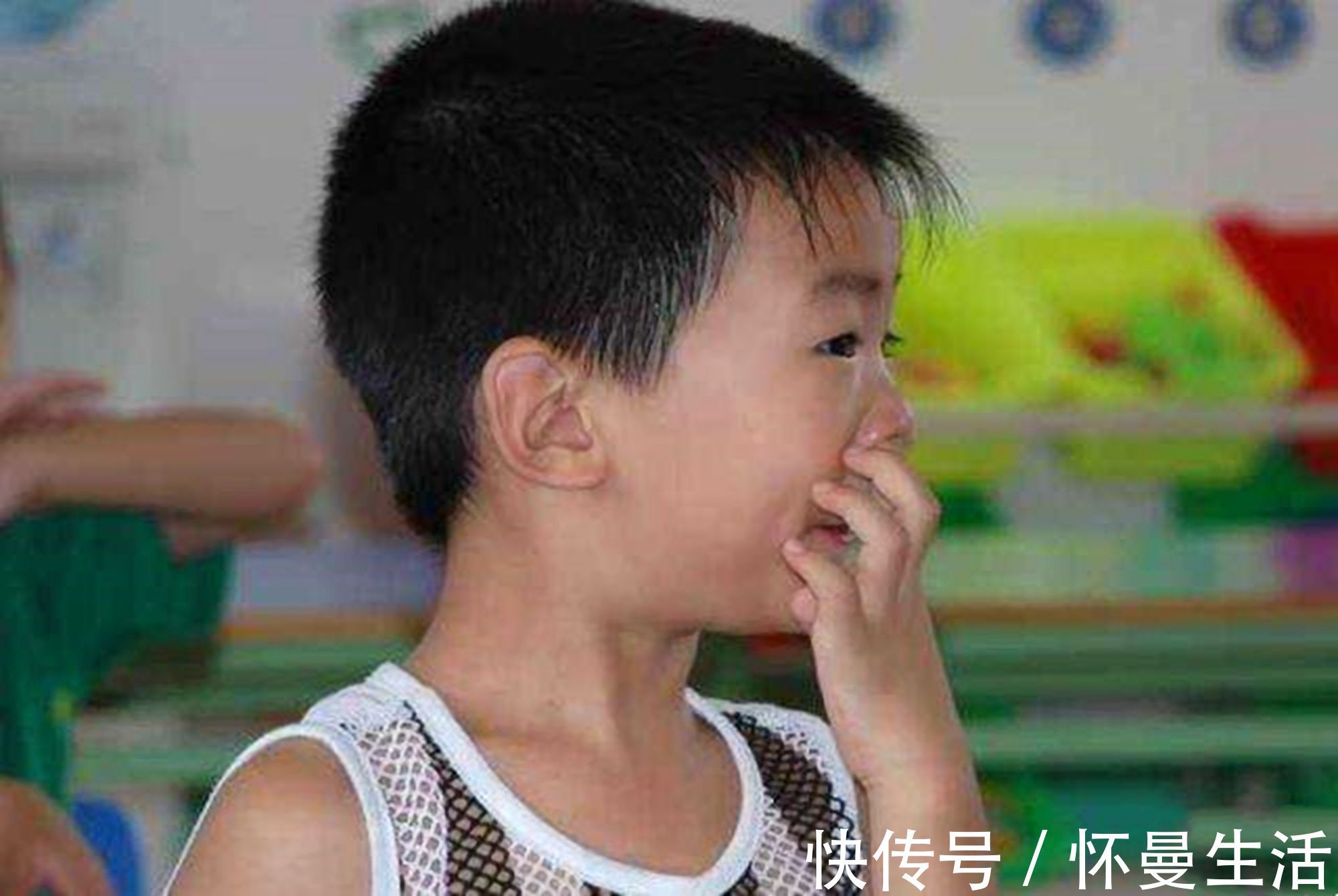 小孩|从小爱“挖鼻孔”的孩子,长大逃不出三种结局,爸妈别不当回事