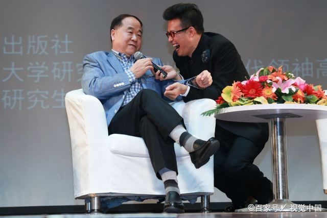 他是央视名嘴,妻子意外瘫痪不离不弃,今52岁儿女双全成人生赢家