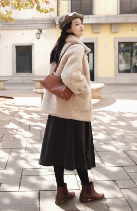 裙装 适合成熟女性的大衣穿搭示范,雅致减龄,看起来简单且体面