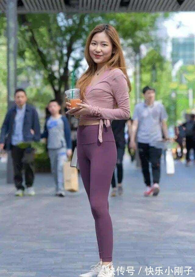 色系 打底裤穿出高级甜美感,随便搭配出显瘦身材,女性时尚满满