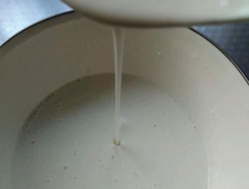 凉皮最简单的做法，不用洗面，劲道爽滑张张透亮，不软糟特好吃