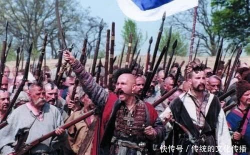 部下|哥萨克人击败波兰军队,首领战后对部下说道必须把战俘斩尽杀绝