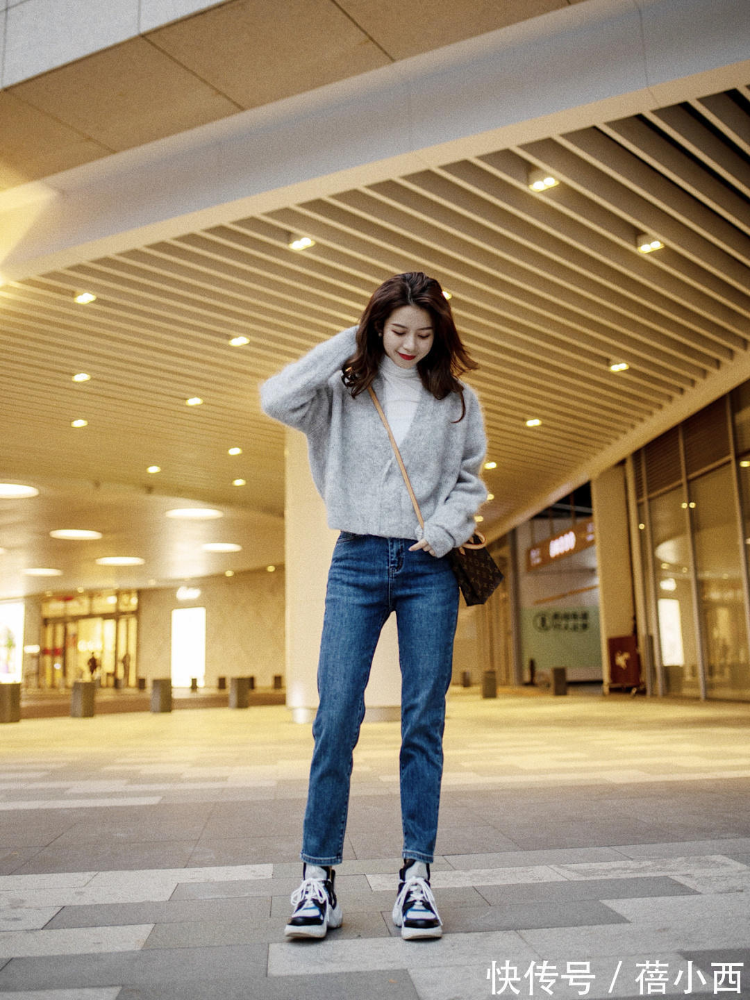 时髦精 冬季“毛衣”穿搭又卷土重来,想成为时髦精就这么穿,体面又时尚