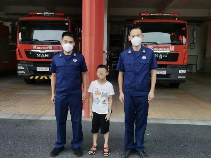 未成年人|10岁男孩天天在家玩火！妈妈这个无奈举动被网友点赞