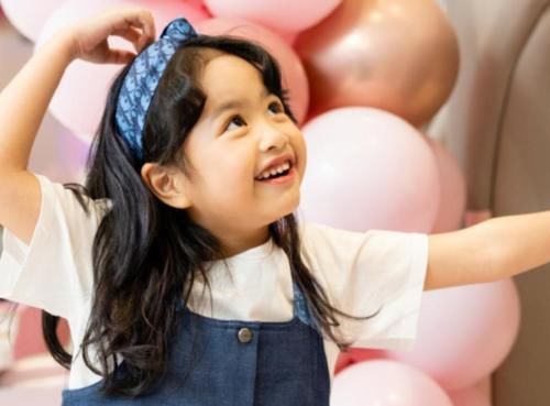 长大自信的孩子,大多出自于这几类家庭,跟父母经济状况关系不大