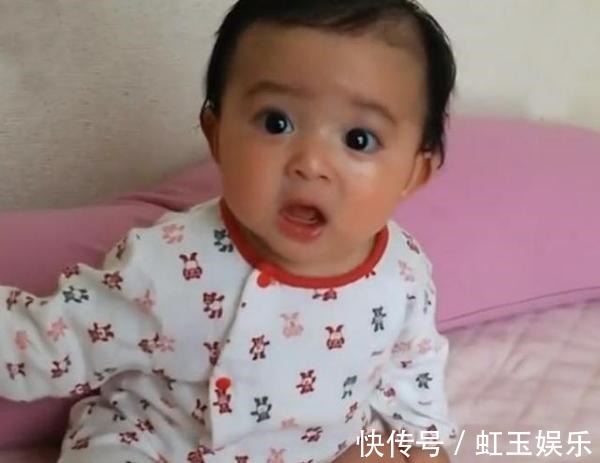 小情绪|宝宝被妈妈抱着打完针,回家就发脾气不理人,宝宝的举动萌翻妈妈