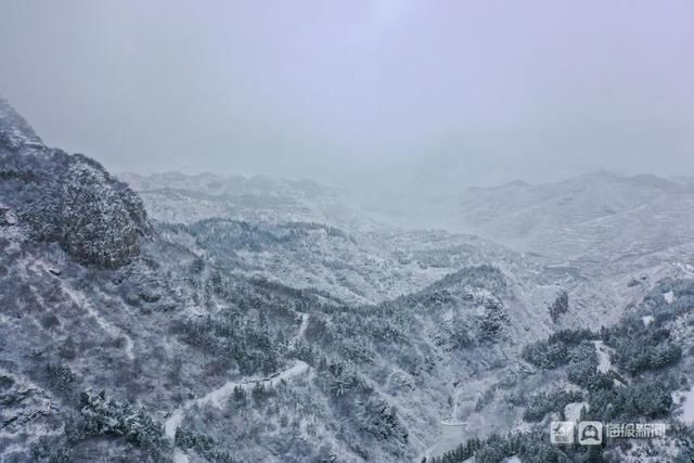 老年|山东迎牛年初雪：空中视角看淄博潭溪山秒变“童话世界”