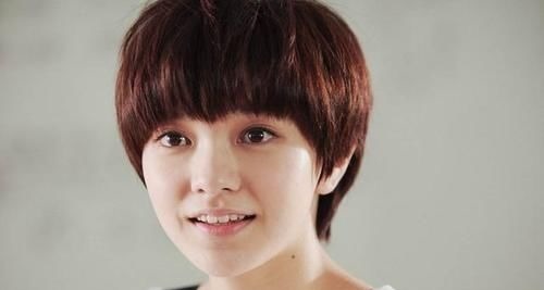 卷发尾 发量多的女生,尽量别留这几种发型,显老还没气质!