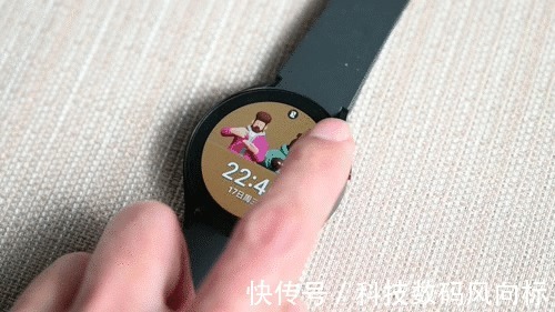 G做工精巧的腕上多面手，运动健康功能是亮点，Galaxy Watch4上手