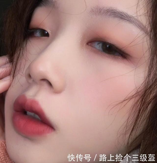 单眼皮|脸上有这四种特质的女人,越老越吃香,中了两个就是“逆龄女神”