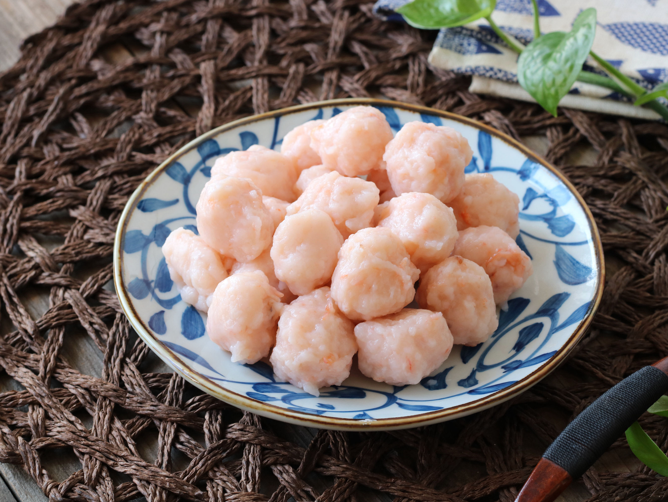  香嫩|做虾丸时，记住“2加1冷”的窍门，虾丸香嫩细滑，营养又鲜美