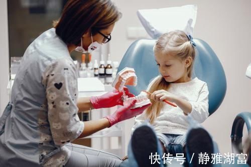 大夫|孩子高烧医院排队400号,医生只顾打私人电话,网友:家长活该