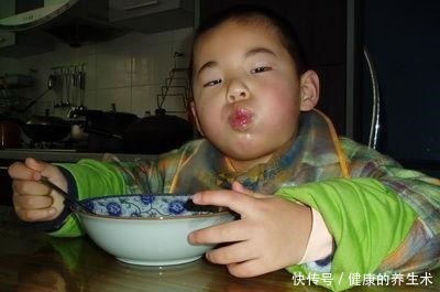 食物|儿科医生孩子积食并不全是“撑”出来的,3种食物才是积食真相!