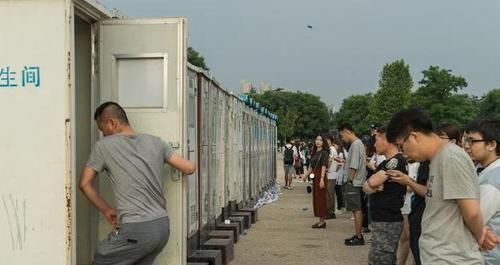 大肠癌|消化科主任提醒:这样的排泄物,可能预示大肠癌细胞已经找上门