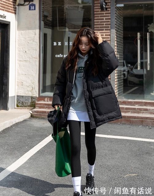 冬天 阔腿裤收起来吧,今年冬天流行“打底裤”外穿,袜子裹着穿超时髦