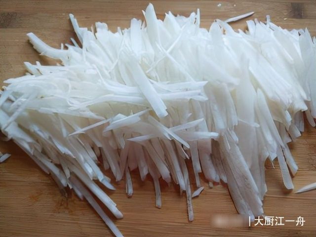 入冬后多吃萝卜，教你4种新吃法，营养解馋，端上桌全家抢着吃