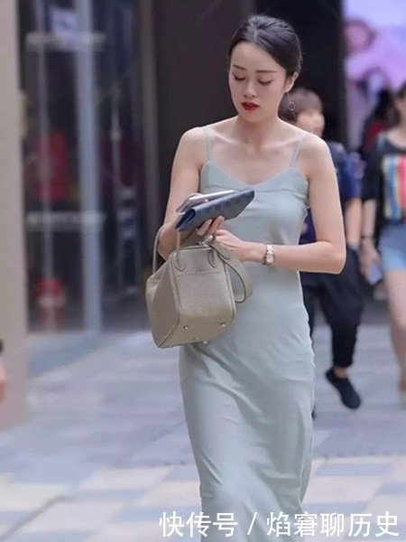 展示|街拍，甜美的小姐姐展示知性与温柔，时尚的穿搭女神范尽显