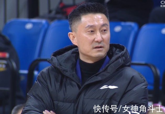 裁判員|1分鐘連吃違體+技犯！孫銘徽慘遭驅(qū)逐，廣東7分鐘僅2分，杜鋒不滿