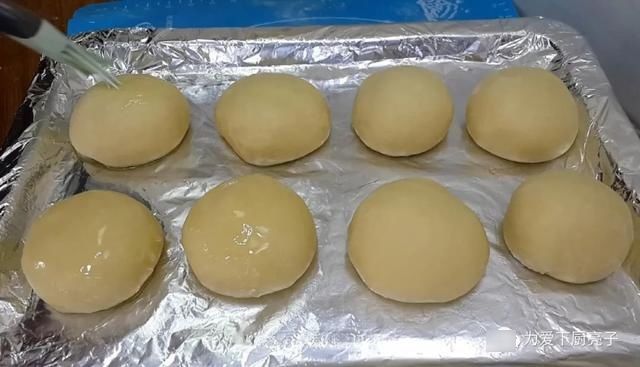 面粉不要烤面包了，掌握正确做法，让你吃一口就爱上，真的太香了